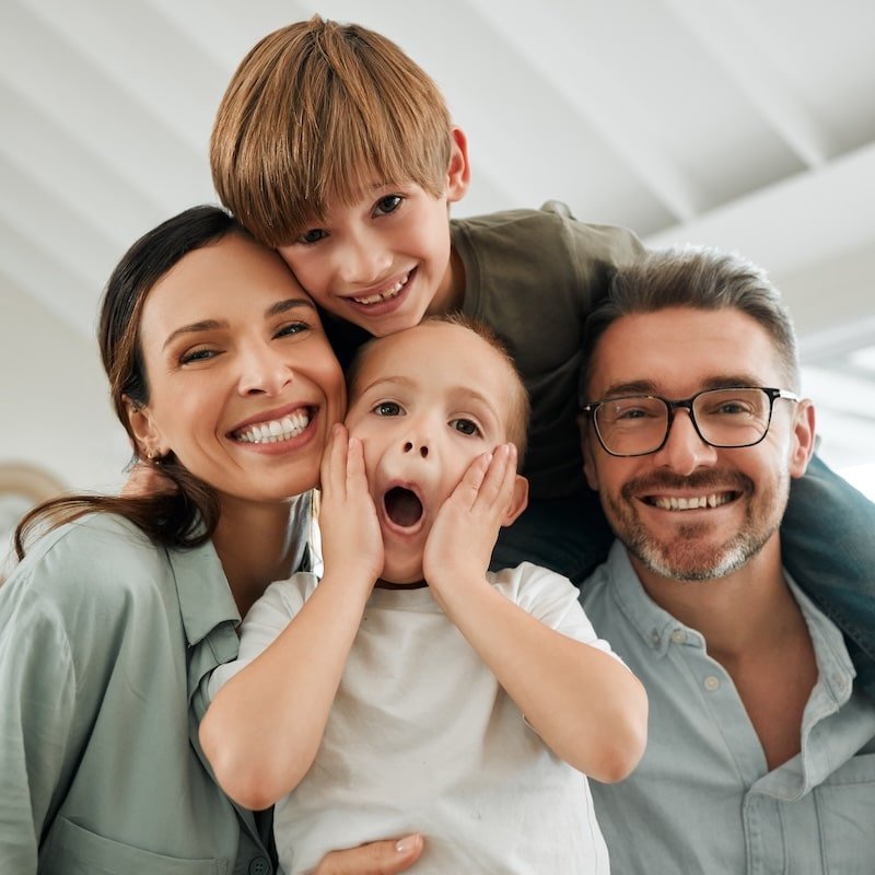 plano-saude-pavoni-seguros_logo-sobre-min